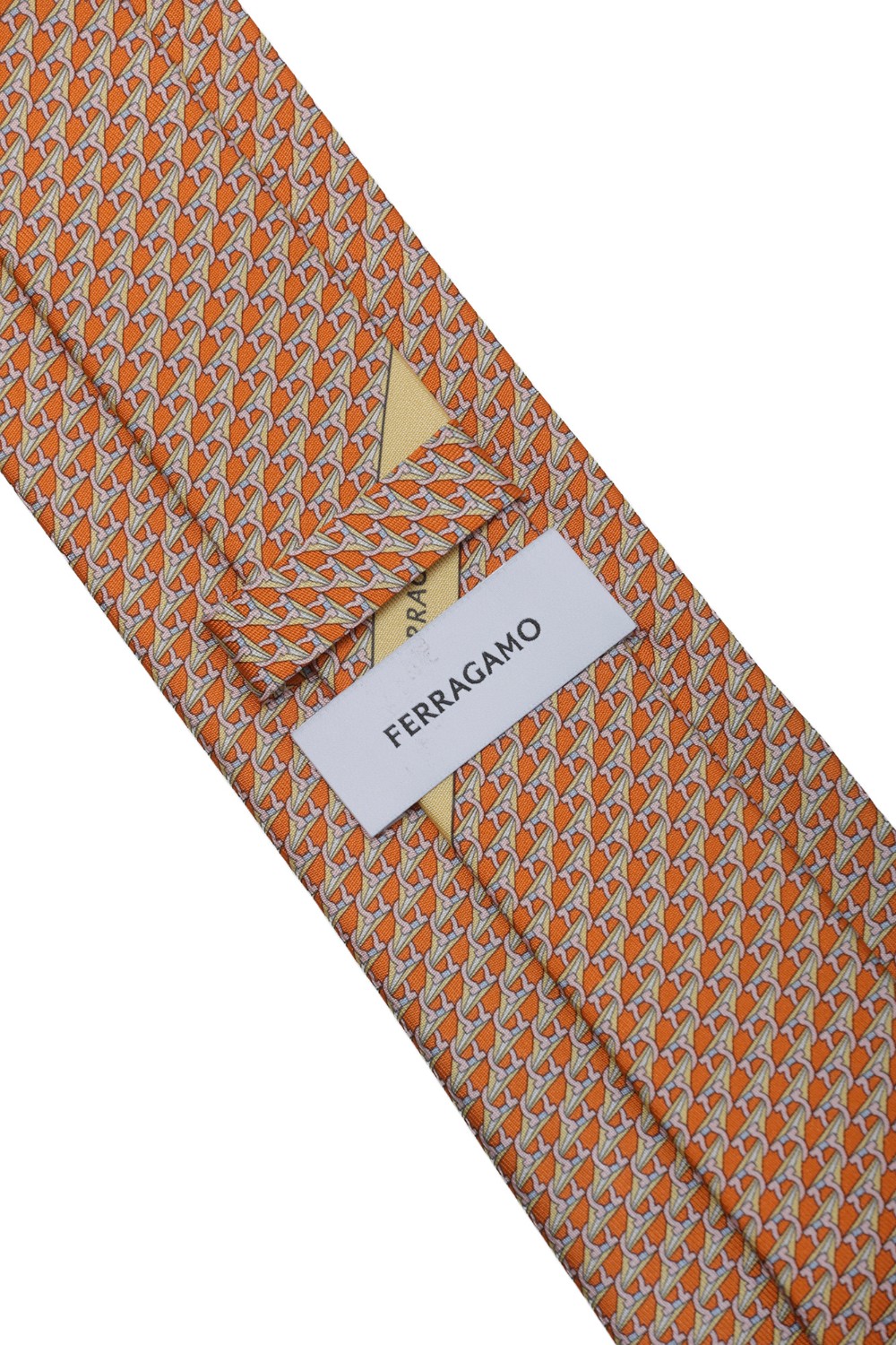 shop SALVATORE FERRAGAMO  Cravatta: Salvatore Ferragamo Cravatta in seta stampa Sole.
Nuovo tocco grafico per l'intramontabile cravatta con fantasia Gancini: la stampa Sole presenta un disegno ottico che crea un raffinato motivo geometrico.
Realizzato in twill di pura seta.
Larghezza inferiore: 8 cm.
Composizione: 100% seta.
Fatto in Italia.. SOLE 350873-0761804 number 5879282